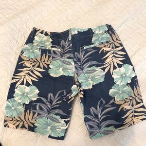 3/$15 Men’s Aeropostale Hawaiian Shorts 33 Waist